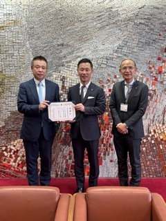 写真：岐阜県教販感謝状贈呈式