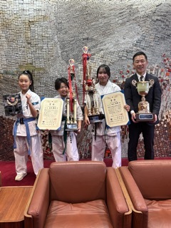 写真：第19回JKJO全日本ジュニア空手道選手権大会出場選手表敬訪問