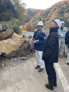 写真：土砂崩れ現場視察4