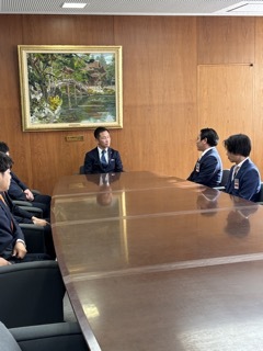 写真：面談（多治見青年会議所　70周年記念事業の報告・新年度理事長あいさつ）