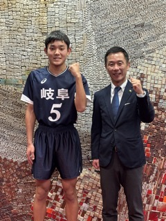 写真：第39回全国都道府県対抗中学バレーボール大会出場選手表敬訪問