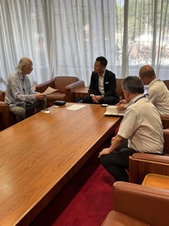 写真：岐阜たばこ販売協同組合の原田専務理事と面談