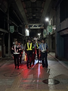 写真：自警団夜間パトロール