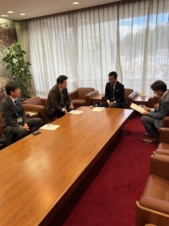 写真：面談（おりべネットワーク株式会社）