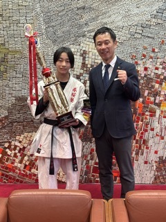 写真：表敬訪問（文部科学大臣杯　第19回JKJO全日本ジュニア空手道選手権大会）