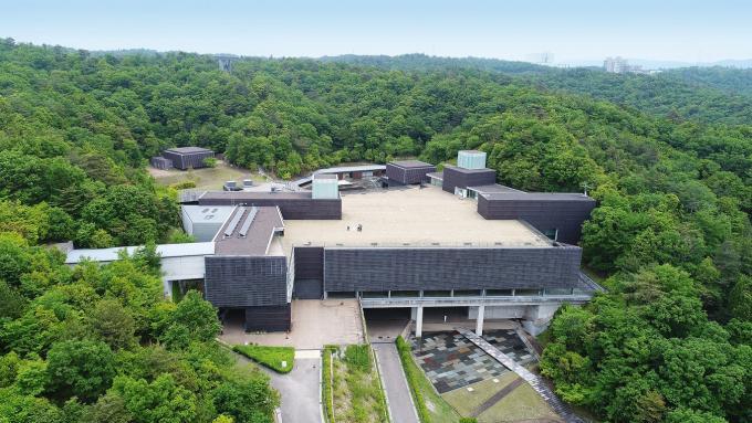 写真：セラミックパーク ミノ　外観