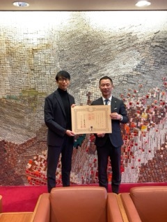 写真：紺綬褒章伝達式（水野弘道氏）