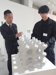 写真:視察(多治見市陶磁器意匠研究所 卒業制作展)