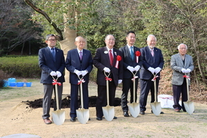 写真：令和8年3月9日ライオンズクラブによる喜多緑地への植樹及びベンチ寄付