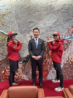 写真：表敬訪問（第22回都道府県対抗全日本中学生女子ソフトボール大会）