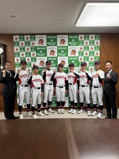 写真：表敬訪問（JA共済杯第32回日本リトルシニア全国選抜野球大会）