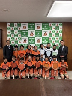 写真：表敬訪問（第25回全国小学生ソフトテニス大会）