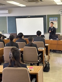 写真:新入職員への講話