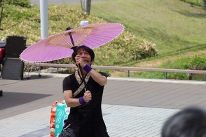 写真：大道芸見本市虎渓用水広場で行われた大道芸