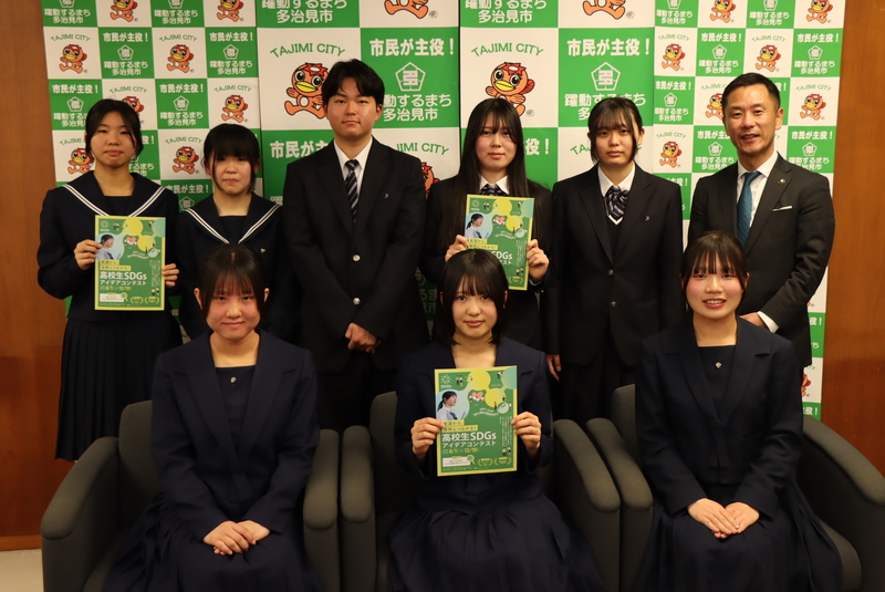 活動報告会の様子