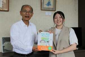 坂﨑さん絵本寄贈
