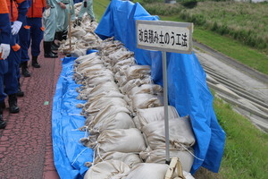 写真:改良積み宇土のうが並んでいる写真