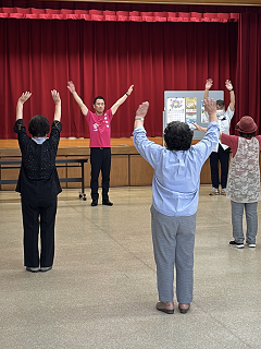 写真:広げよう!ラジオ体操の輪(池田町屋公民館)
