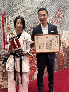 写真：表敬訪問（第5回極真全日本ジュニアファイナルカップ）