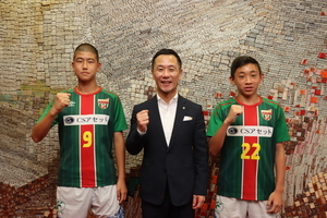 写真:FC・フェルボール愛知に所属する選手と市長