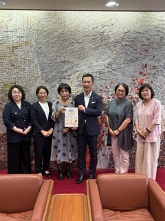 写真:面談(全国こどもの権利条約フォーラム2026inぎふの実行委員長ら)
