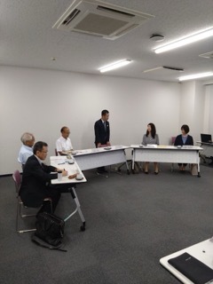 令和8年度第1回多治見市総合教育会議であいさつを行う市長