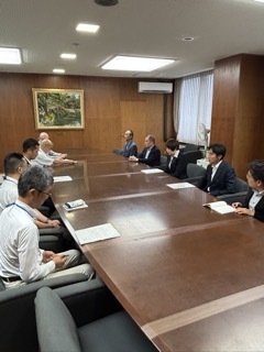 一般社団法人岐阜電業協会から要望書を受ける様子