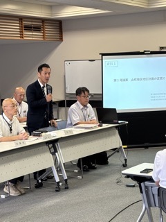 都市計画審議会であいさつを行う市長