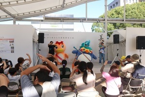 写真:うながっぱなどキャラクターによるステージイベント
