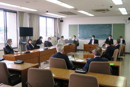 本庁舎建設に関する特別委員会小委員会