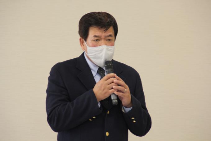 挨拶する市長