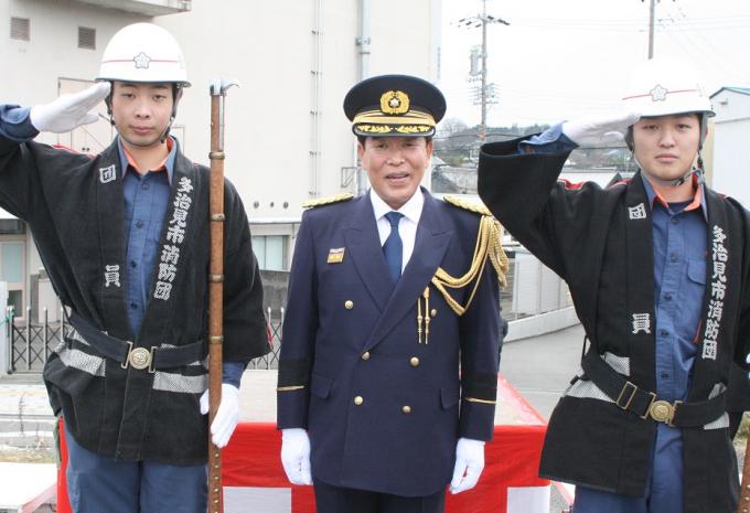学生消防団員と古川市長