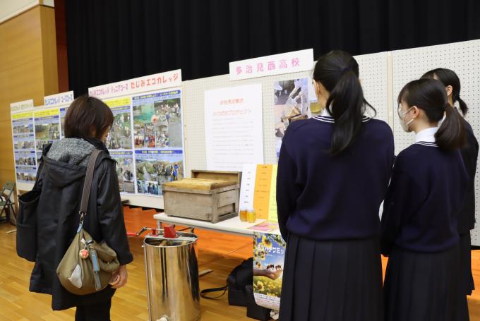 多治見西高展示の様子