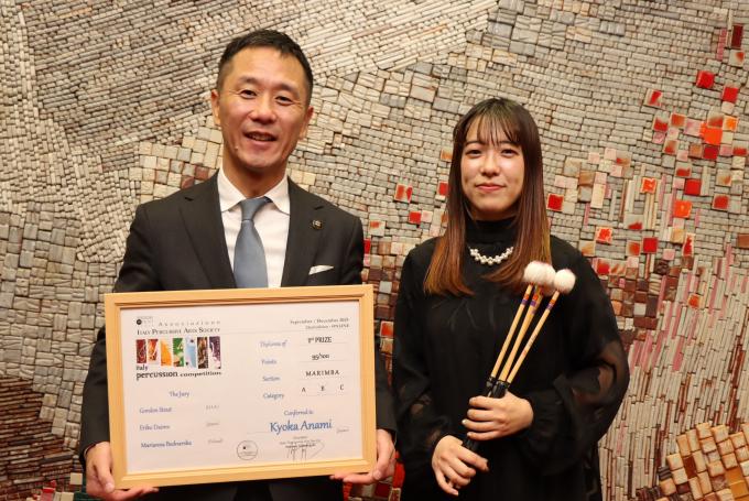 令和8年2月10日マリンバ奏者阿南杏佳さん表敬訪問の様子