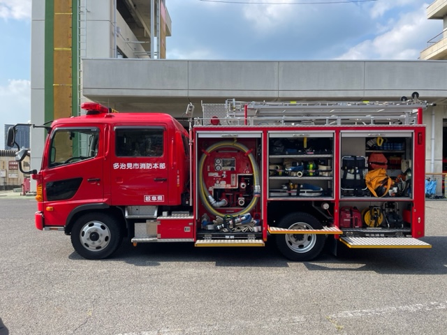 消防車左面の写真シャッター開放