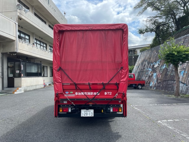 資器材搬送車後ろ